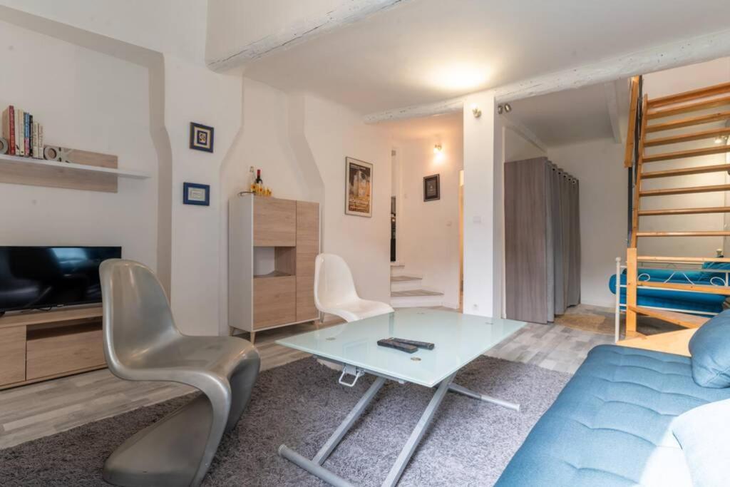 Le Charme Du Medieval Dans Un Appartement Cosy イエール エクステリア 写真